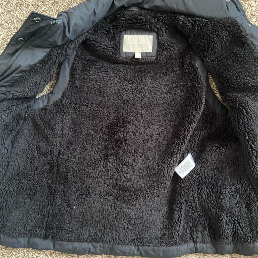 Banana Republic Puffer Vest - Picture 4 of 7